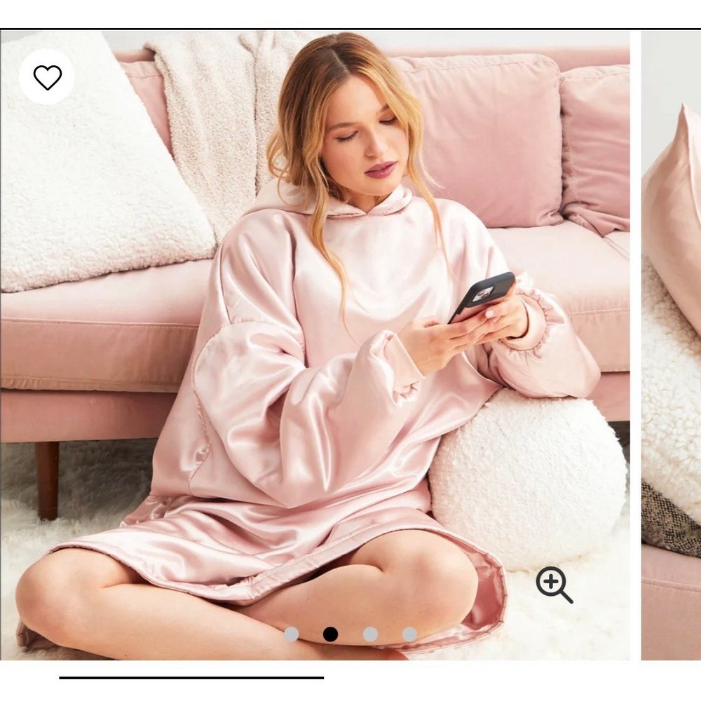 Kit•sch satin robe